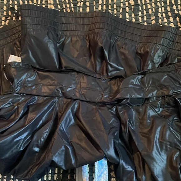 Vintage Le Coq Sportif black windbreaker with attached hidden hood Pristine - Picture 7 of 9